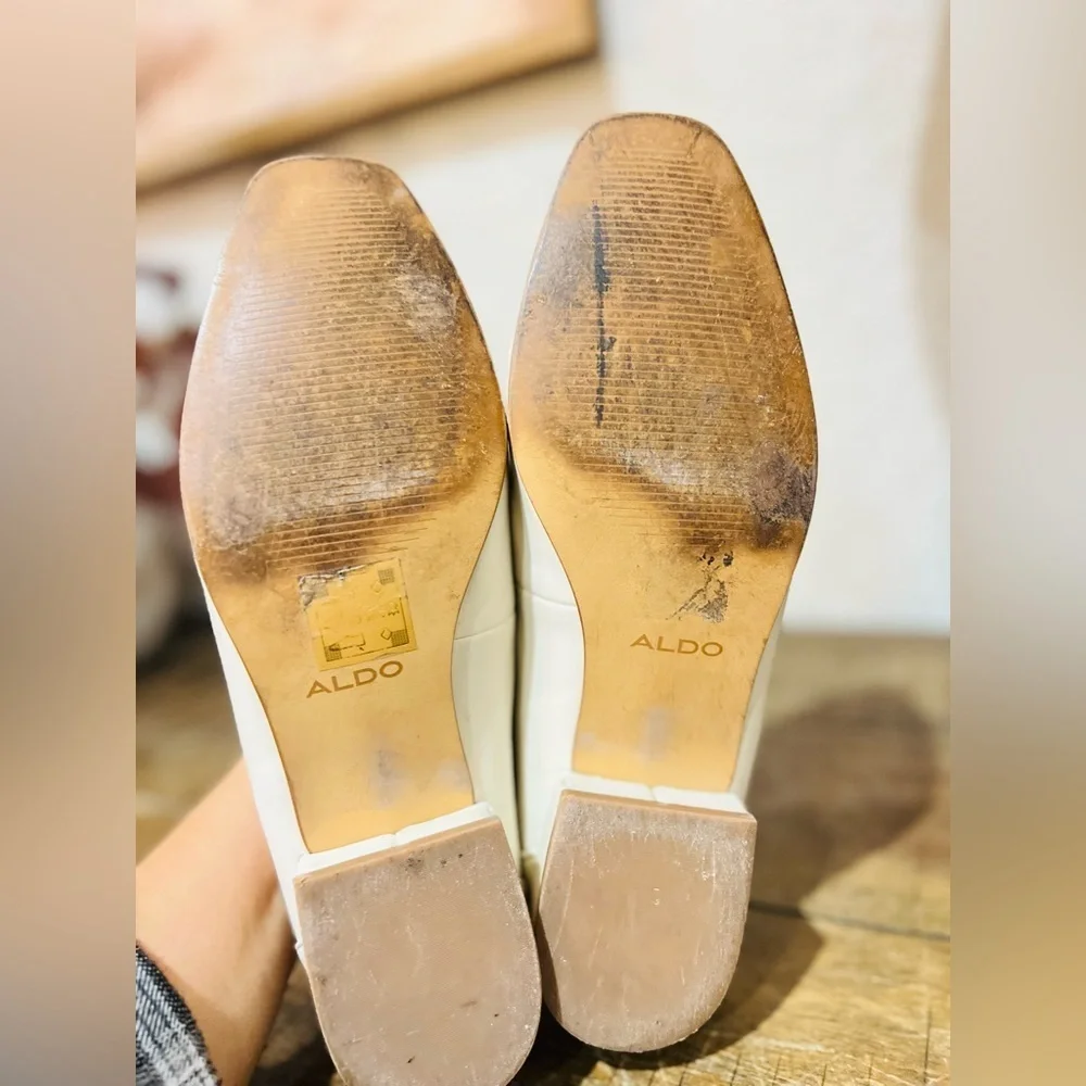 Aldo Adwauthiel loafers in white leather with a croc-embossed detail. 7.5